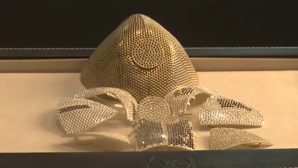 Israeli jeweler makes $1.5m gold coronavirus mask