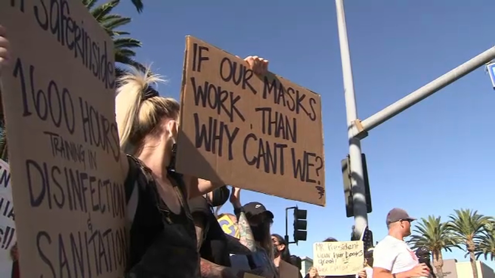 Coronavirus Hairstylists demand their salons reopen in California