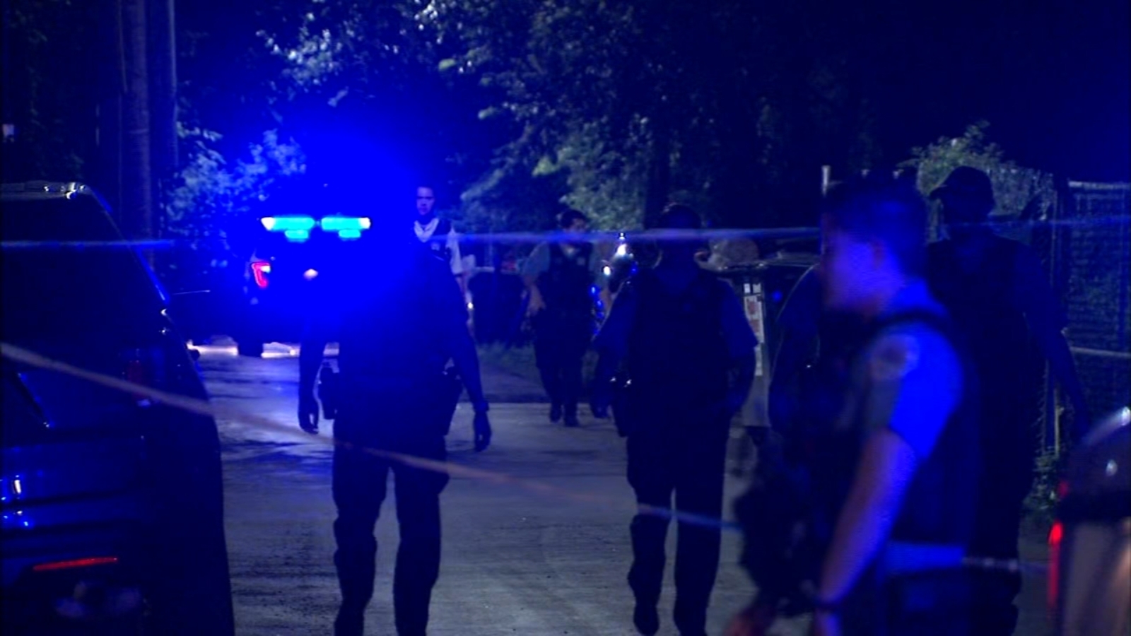Child shot in Woodlawn park, Chicago police say; victim is son of ...