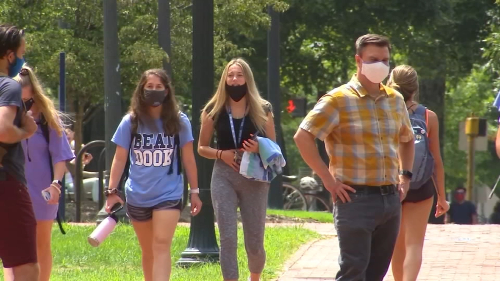 University Of North Carolina At Chapel Hill Shifts Classes Online After Multiple Covid 19 Clusters Reported Abc11 Raleigh Durham