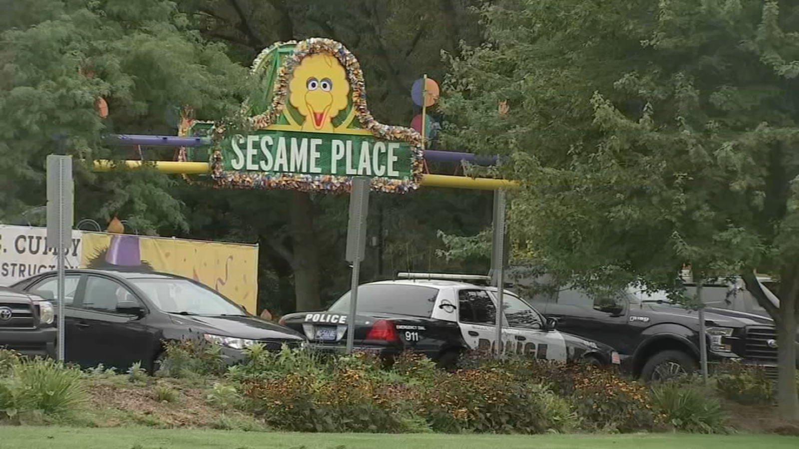 sesame-place-assault-nyc-man-woman-charged-in-attack-on-17-year-old