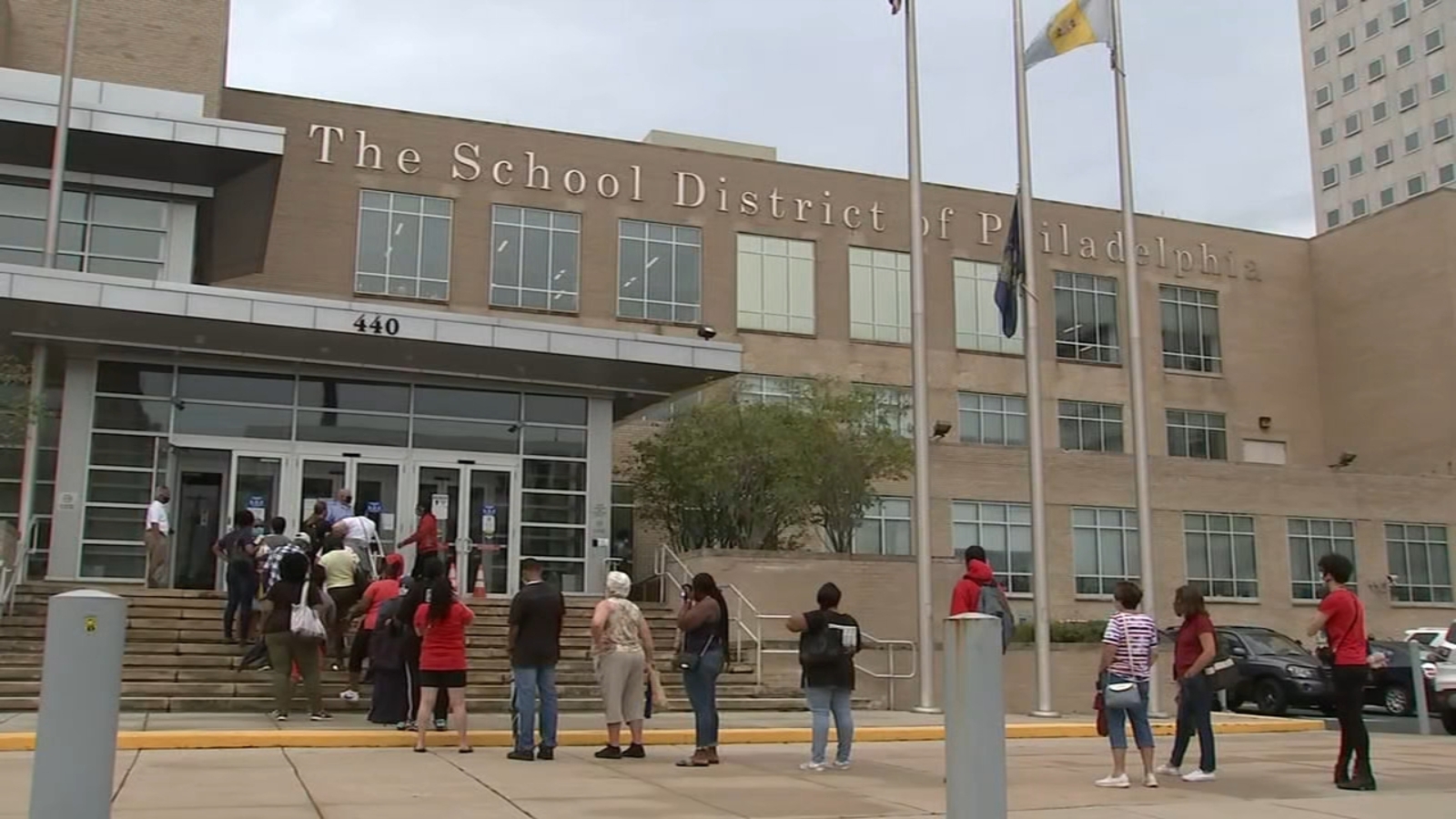 School District Of Philadelphia Students Lineup For Free Chromebooks 6abc Philadelphia