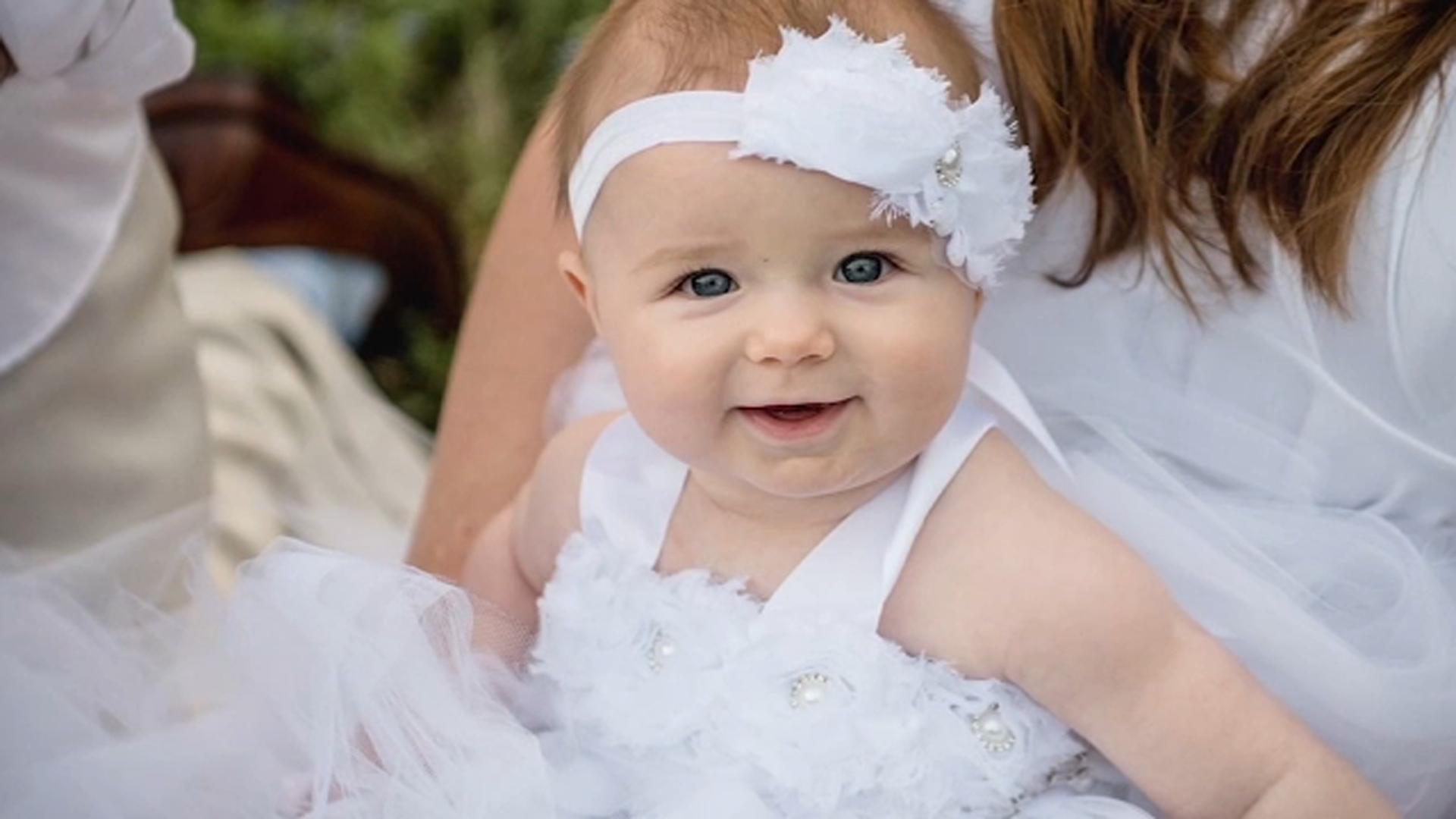 Mom says her toddler was in deep end of pool for 4-6 minutes