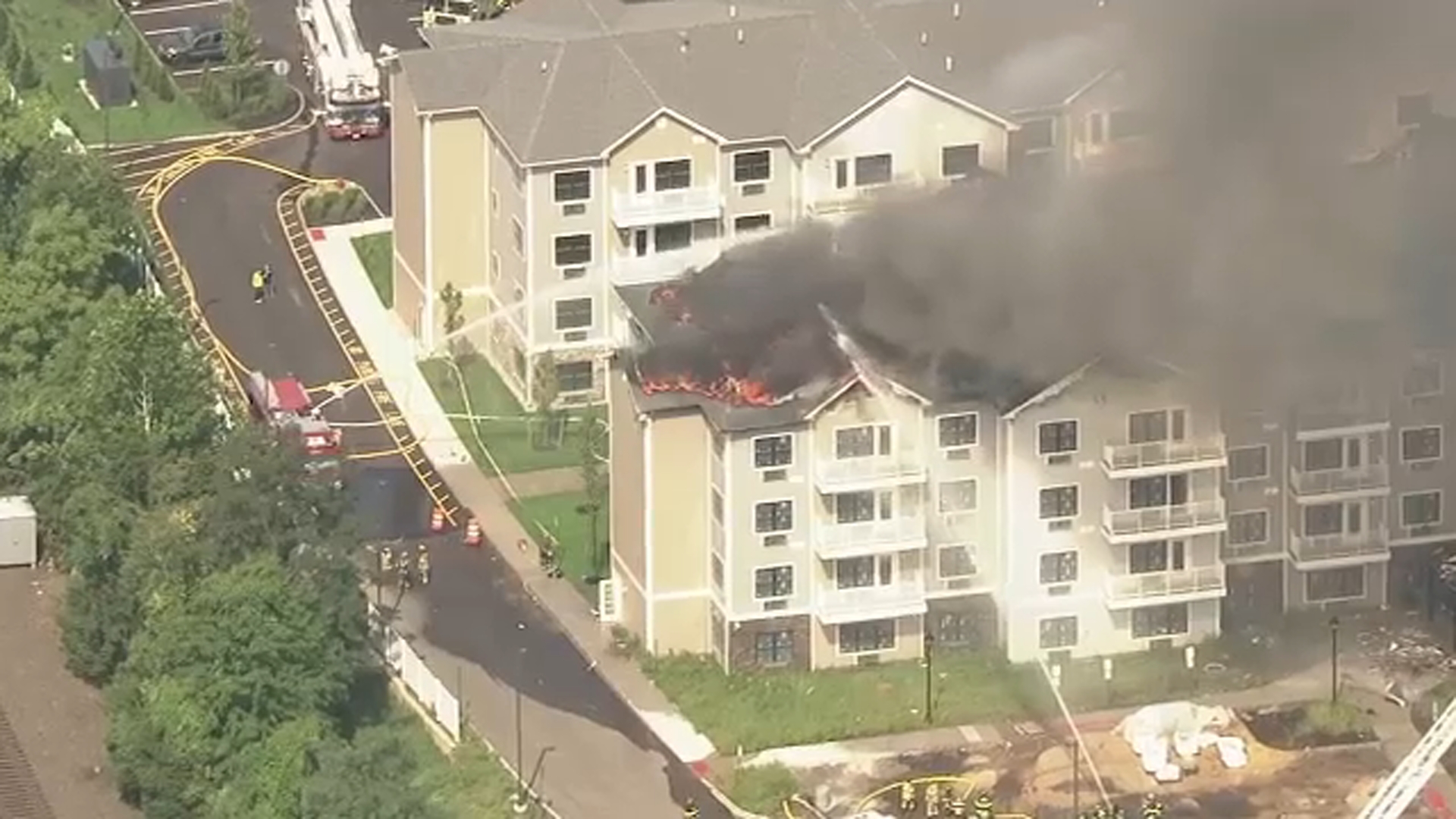 Massive fire tears through new apartment complex in NJ