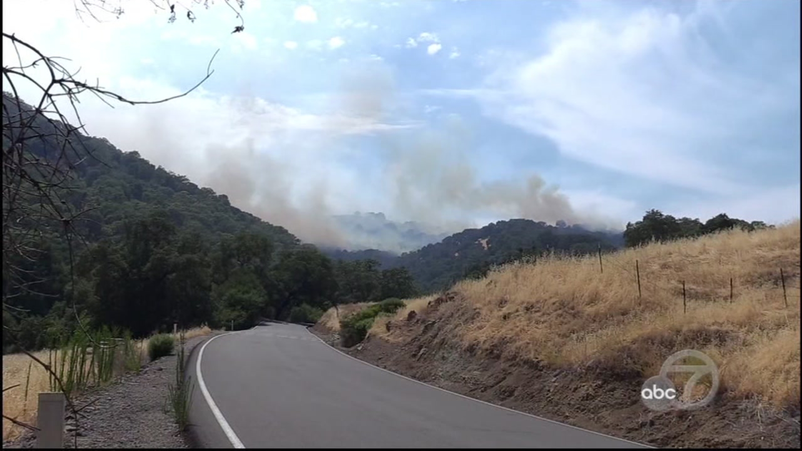 Bay Area wildfires Weather conditions help SCU Lightning Complex Fire
