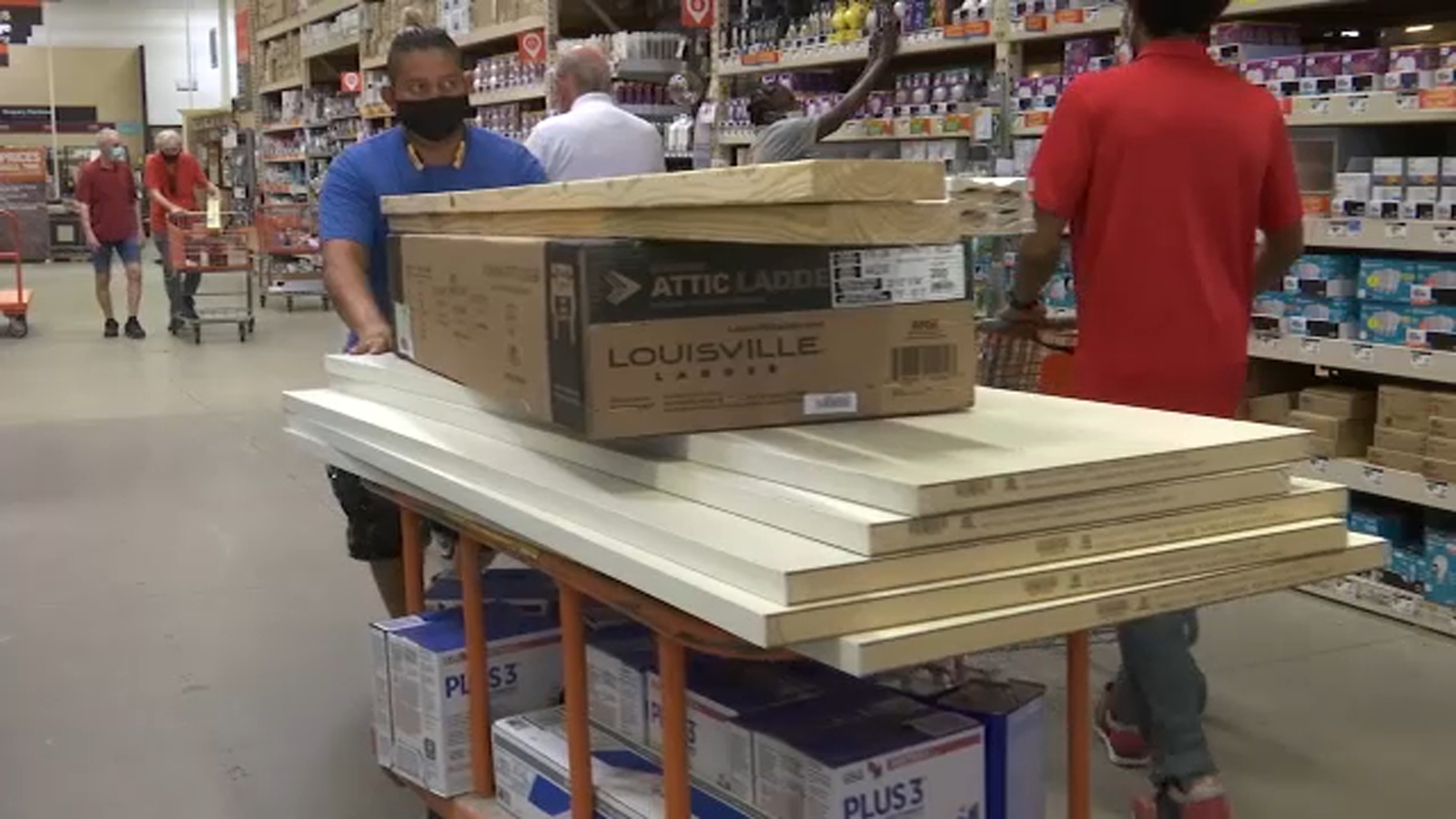 Houston grocery stores restocking shelves as Houstonians prepare ahead