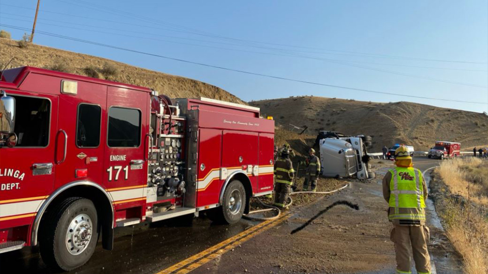 Highway 198 near Coalinga closed after semitruck hauling grapes overturns ABC30 Fresno