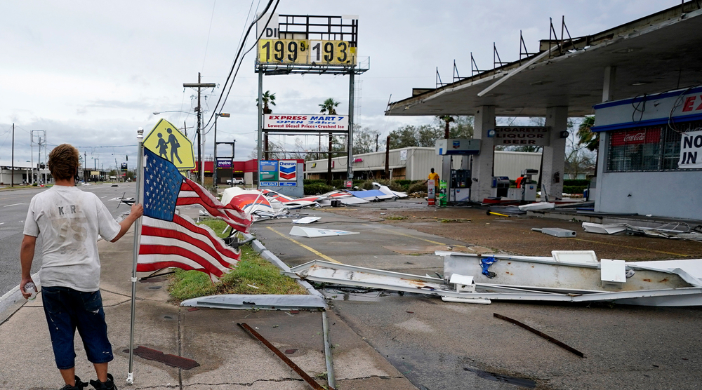 Hurricane Laura wrecks Texas-Louisiana border region