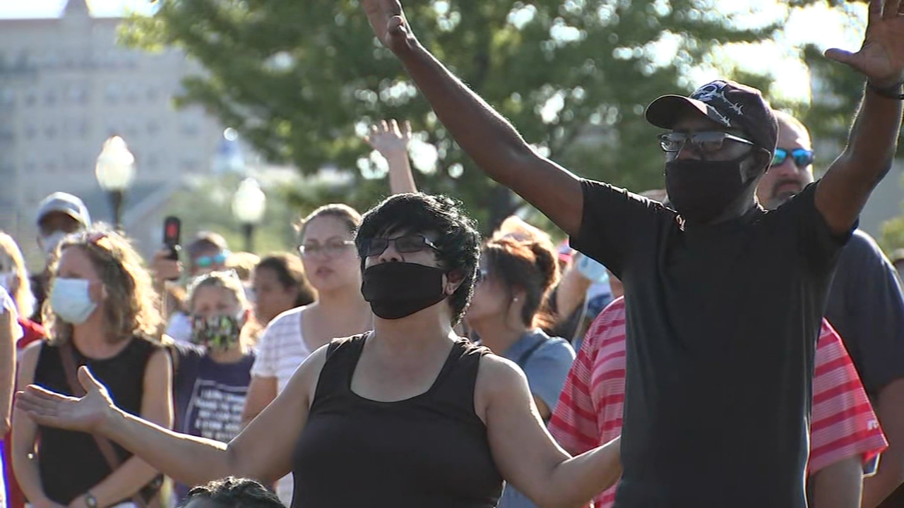 Kenosha protests remain peaceful as civil rights leaders call for justice