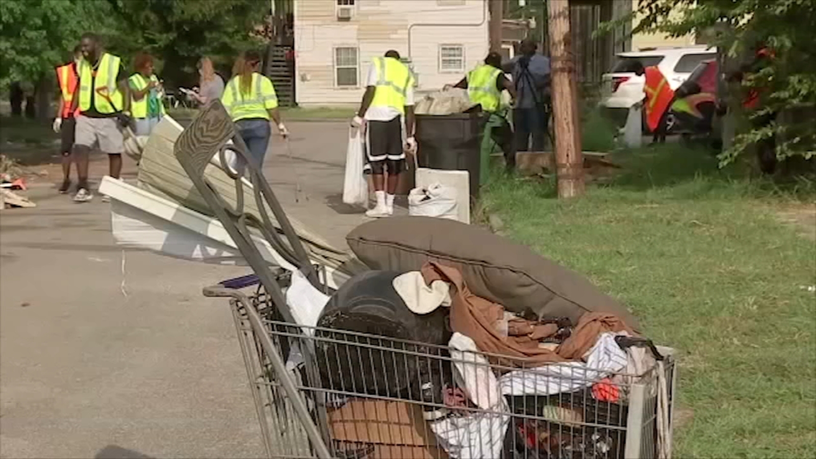 Third Ward neighbors clean up illegal dumping site - ABC13 Houston