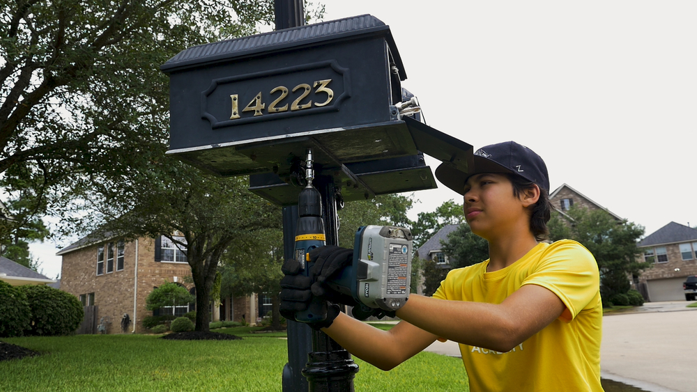 Teen helps beautify Cypress neighborhood during pandemic