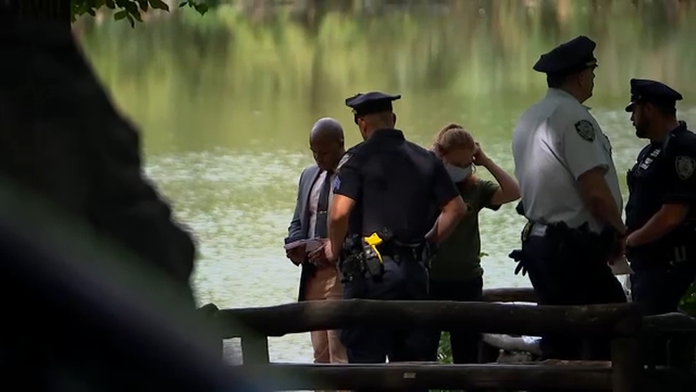 NYPD find body floating in Central Park lake