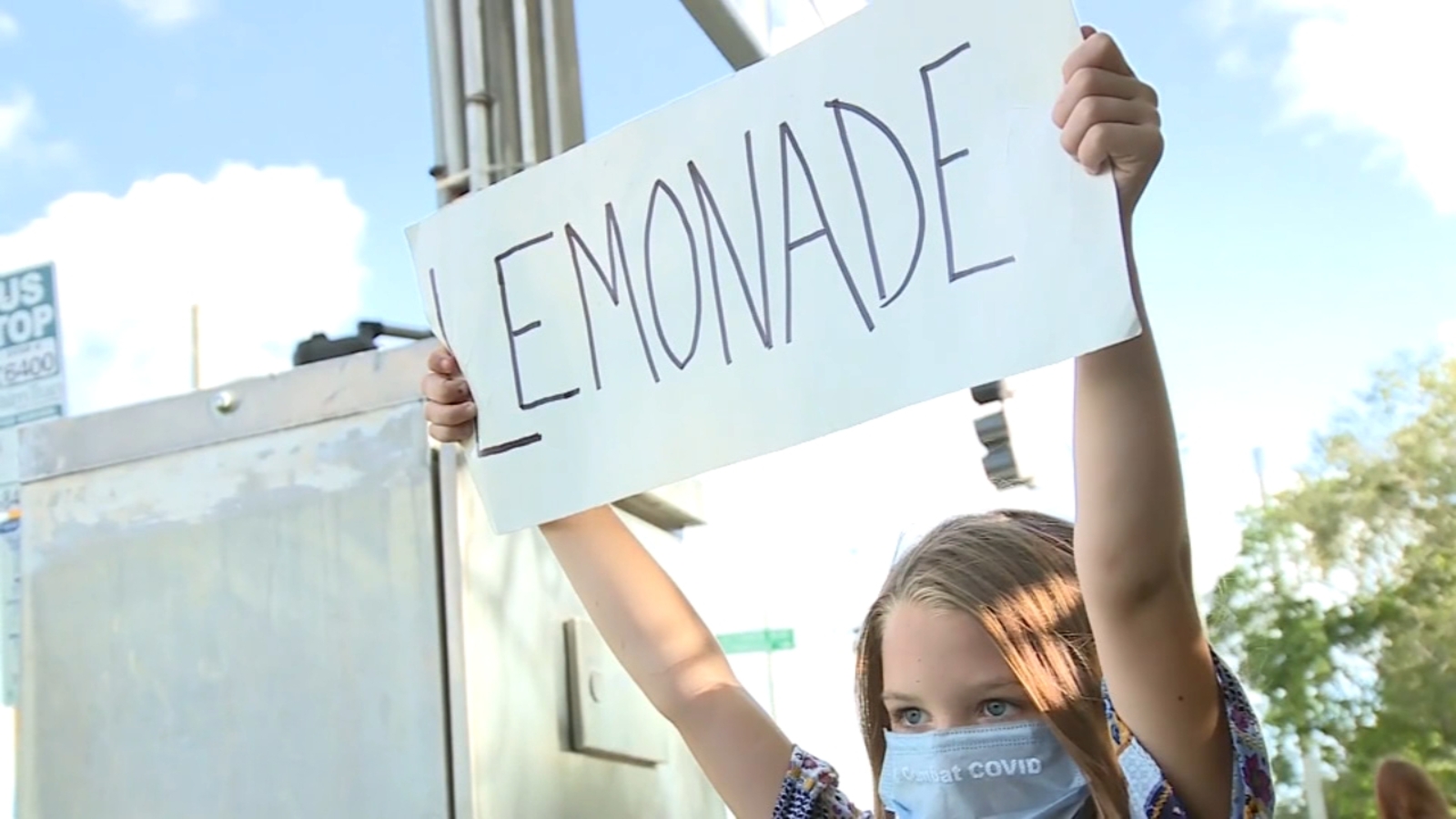Florida mother and her 4 kids run lemonade stand as family's only