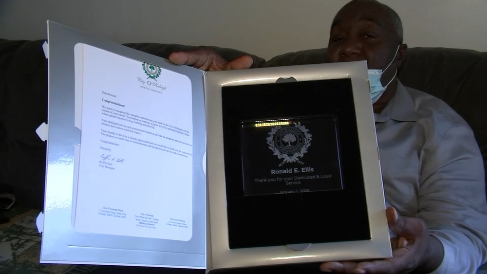 Retired sanitation worker still answers call for former customers