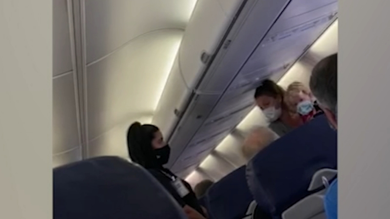 Chicago Mom Says She Was Kicked Off Southwest Airlines Flight Because Son 2 Wouldn T Keep Mask On Abc7 Chicago