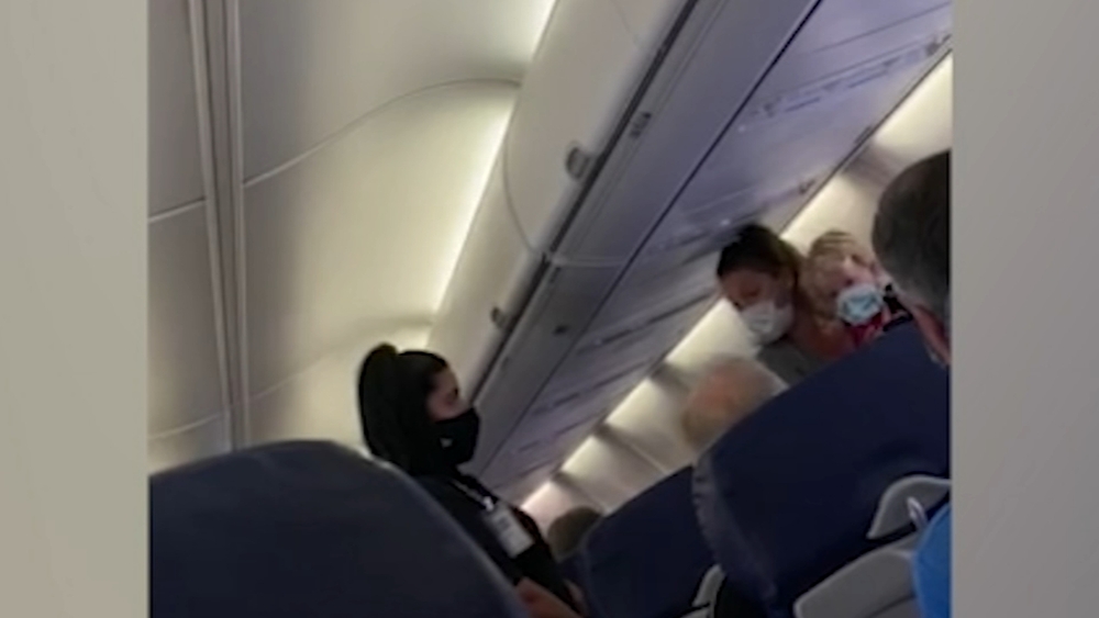 Chicago mom, son kicked off Southwest flight when he wouldn't keep mask on