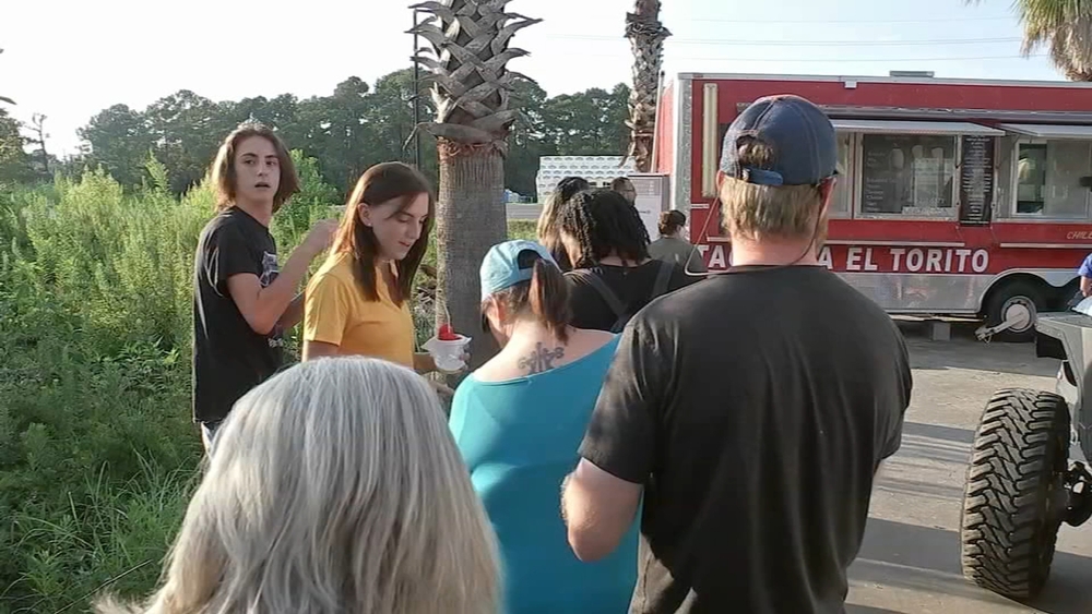Tweet prompts huge response to save taco truck