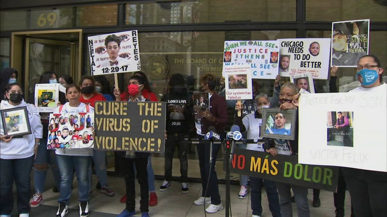 Families rally, demand justice for victims in front of Foxx's office in Loop