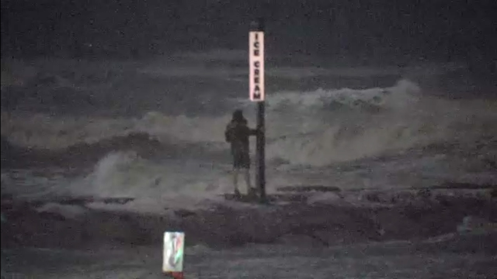 Galveston Texas Residents Survey Damage Before Tropical Storm Beta S Landfall Abc13 Houston