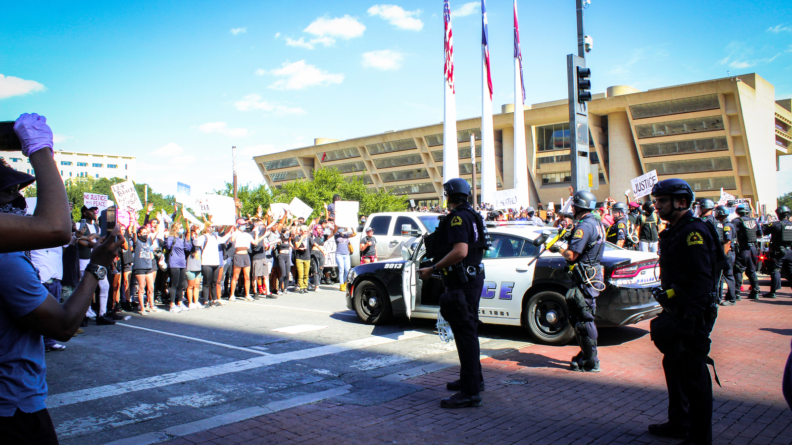 Dallas City Council cuts overtime for police but resists push for ...