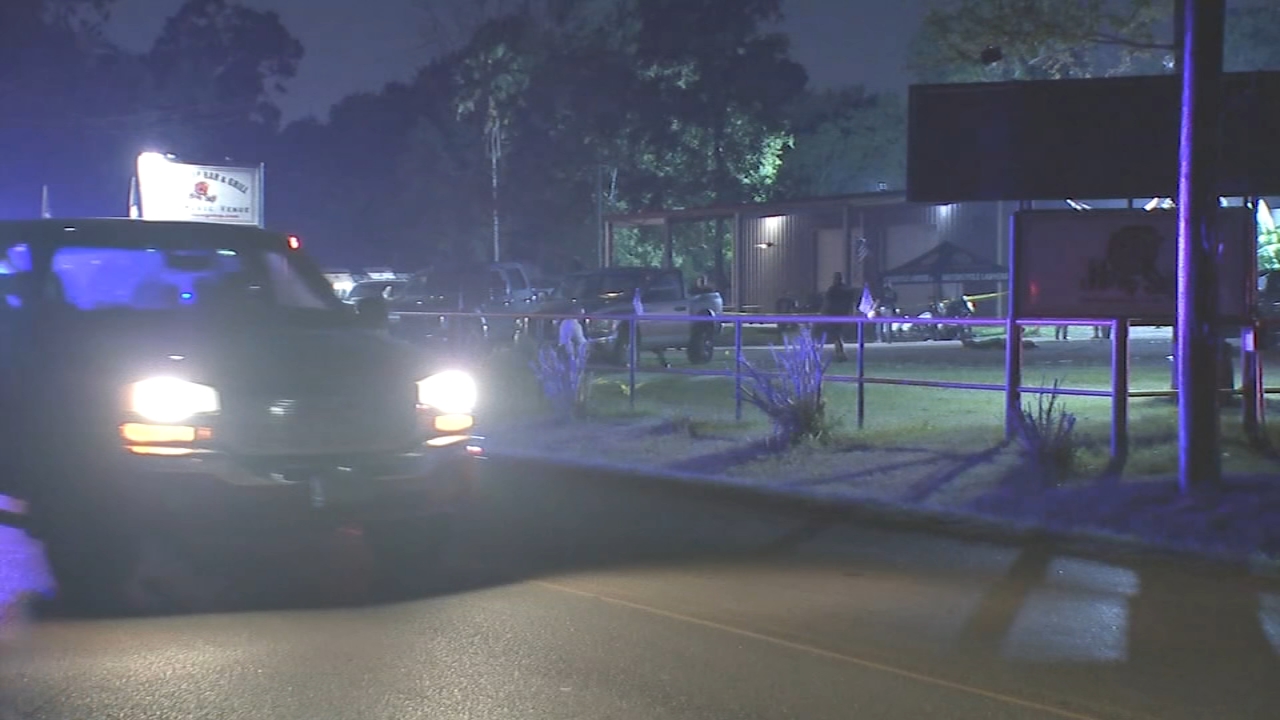1 dead in motorcycle gang shooting outside NE Harris Co bar