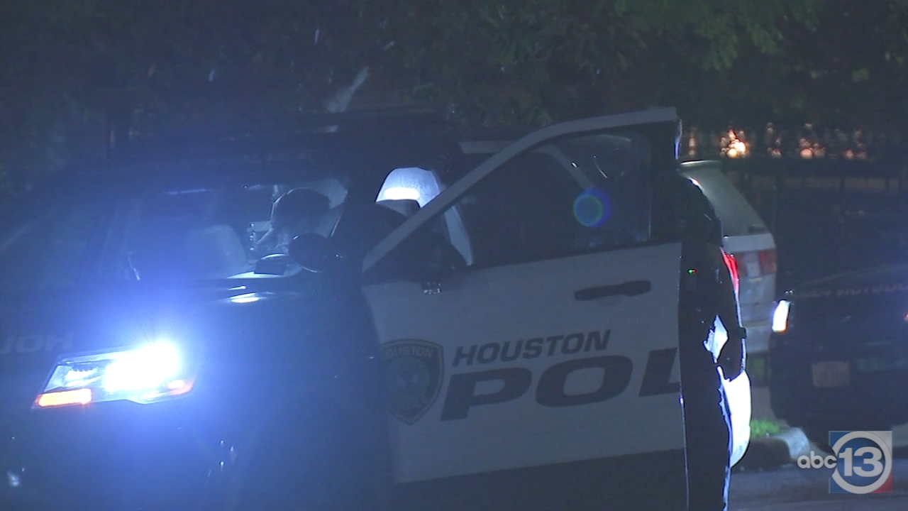 1 dead in apparent SE Houston home invasion shooting