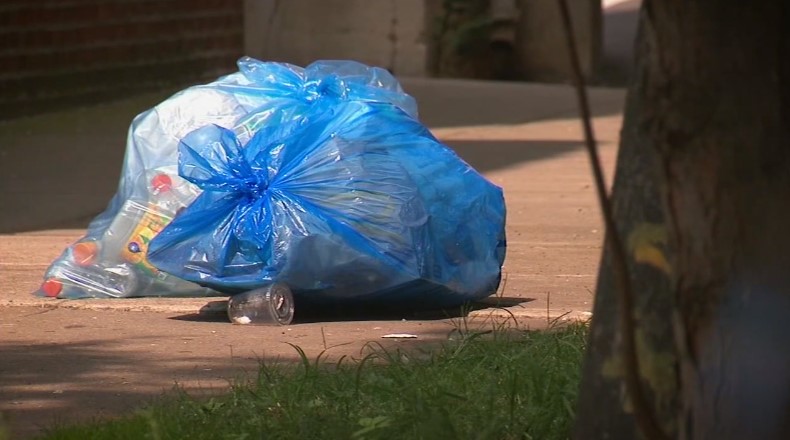 Cuomo offers to send in the National Guard to clean up NYC trash