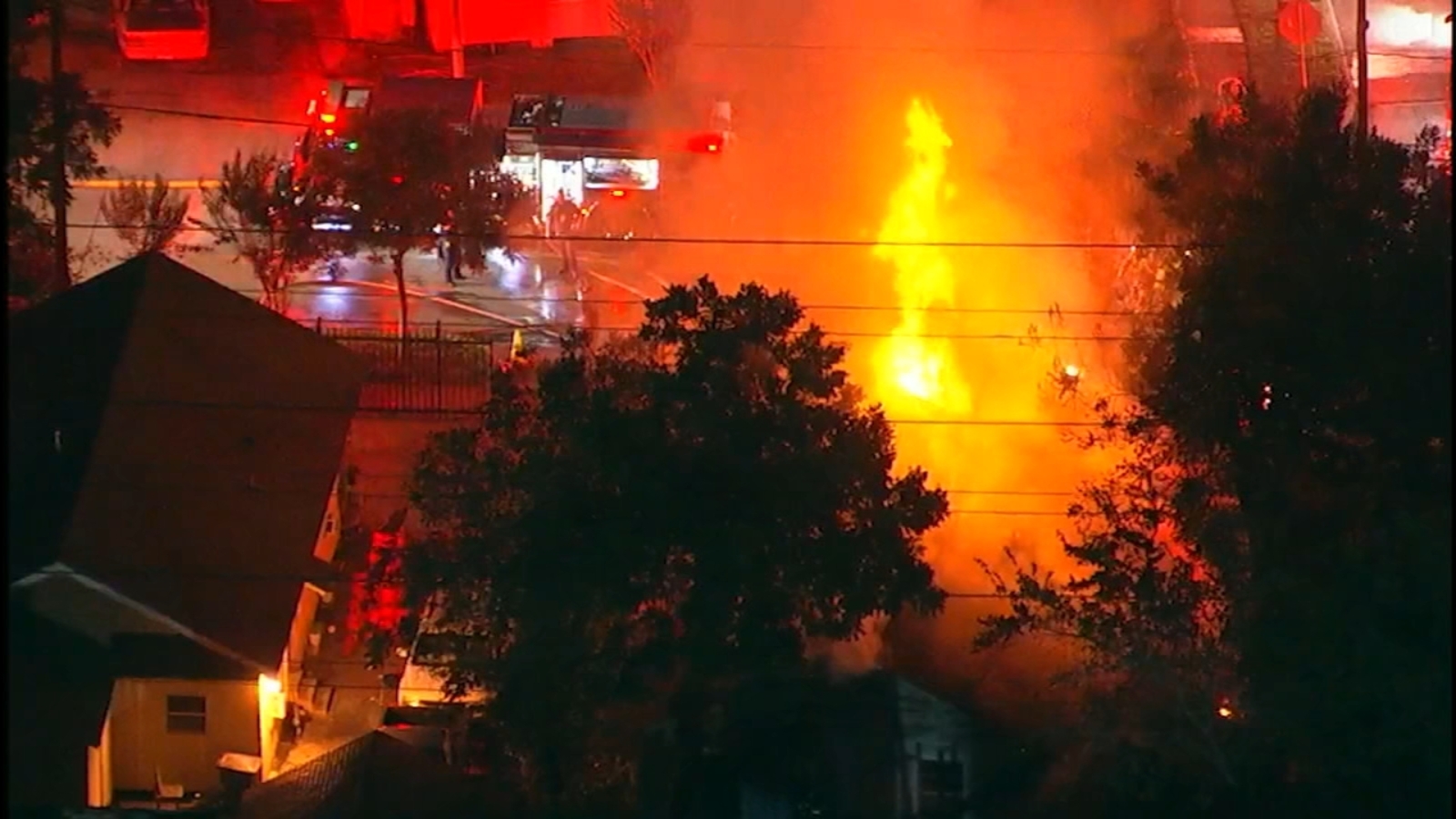 Houston Firefighters Battle Massive East Houston House Fire On Terminal Street Abc13 Houston