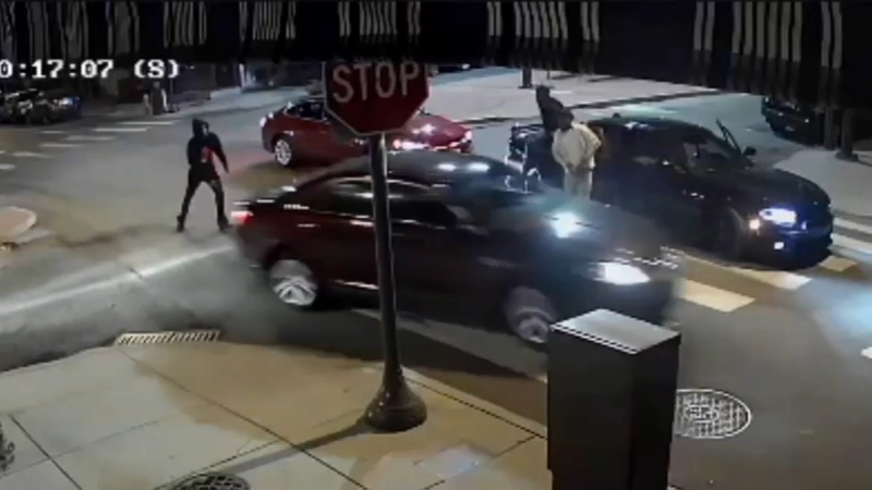 South Philadelphia Shooting Gunmen Box In Victim S Vehicle On 2nd Street And Christian Street Surveillance Video Shows 6abc Philadelphia