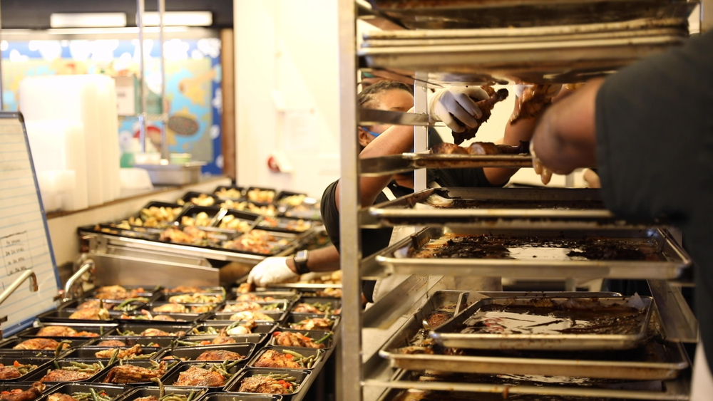 Non-profit in Brooklyn feeds over 2,000 people a day