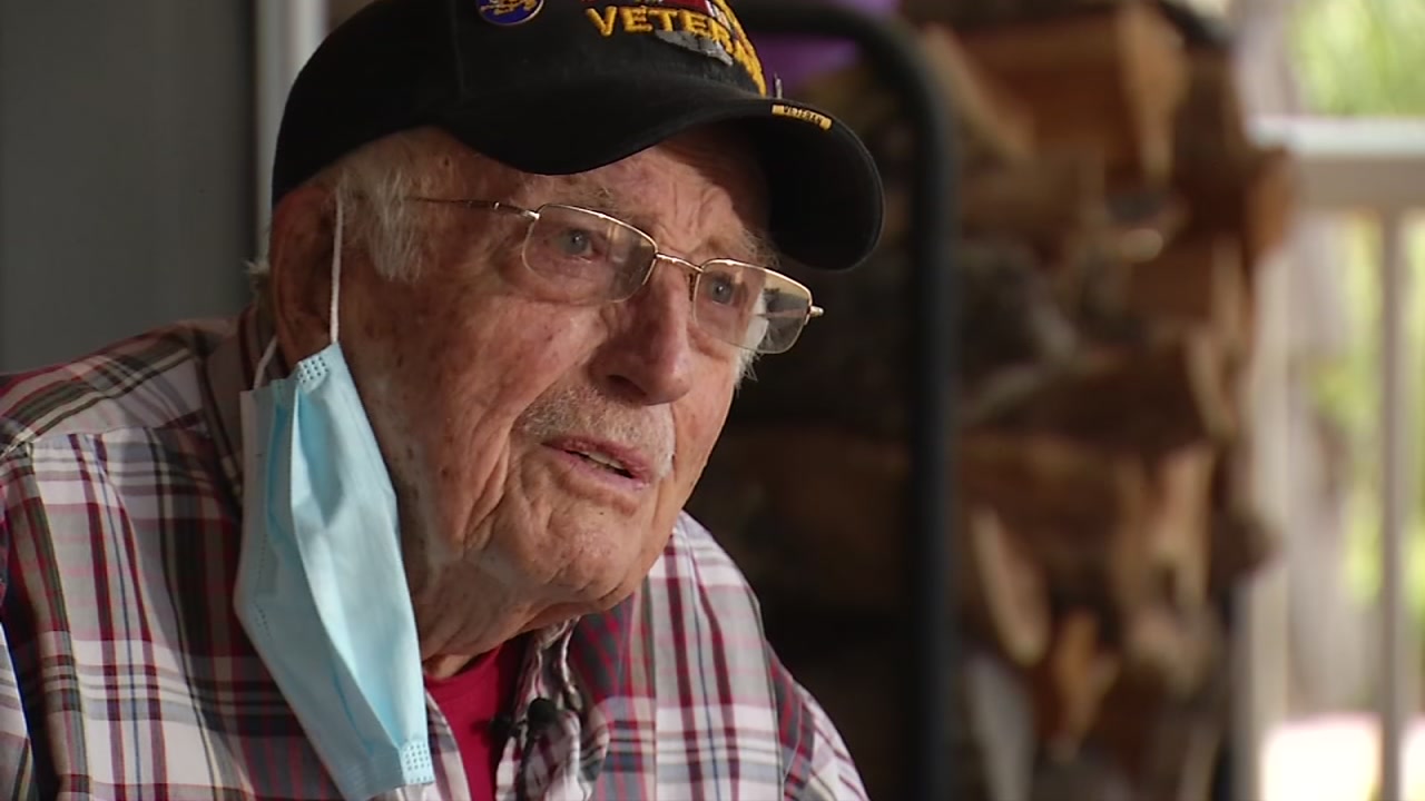 Exclusive: WWII vet, wife grab military medals before fleeing Glass Fire