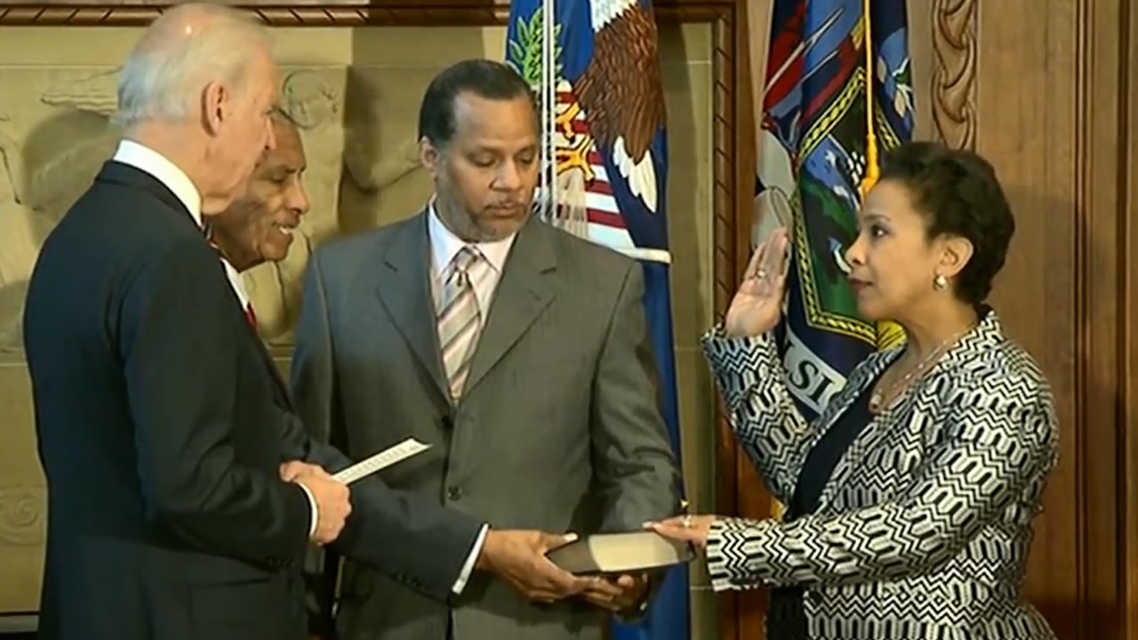 Loretta Lynch Sworn In As New Us Attorney General Abc7 Chicago