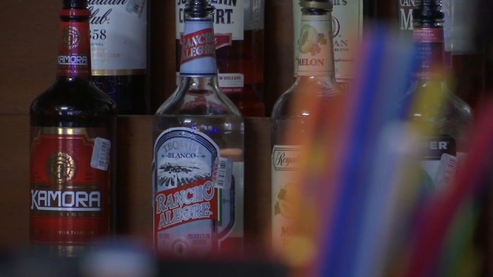 Reopening Texas Bars in Harris Co. to remain closed but others outside