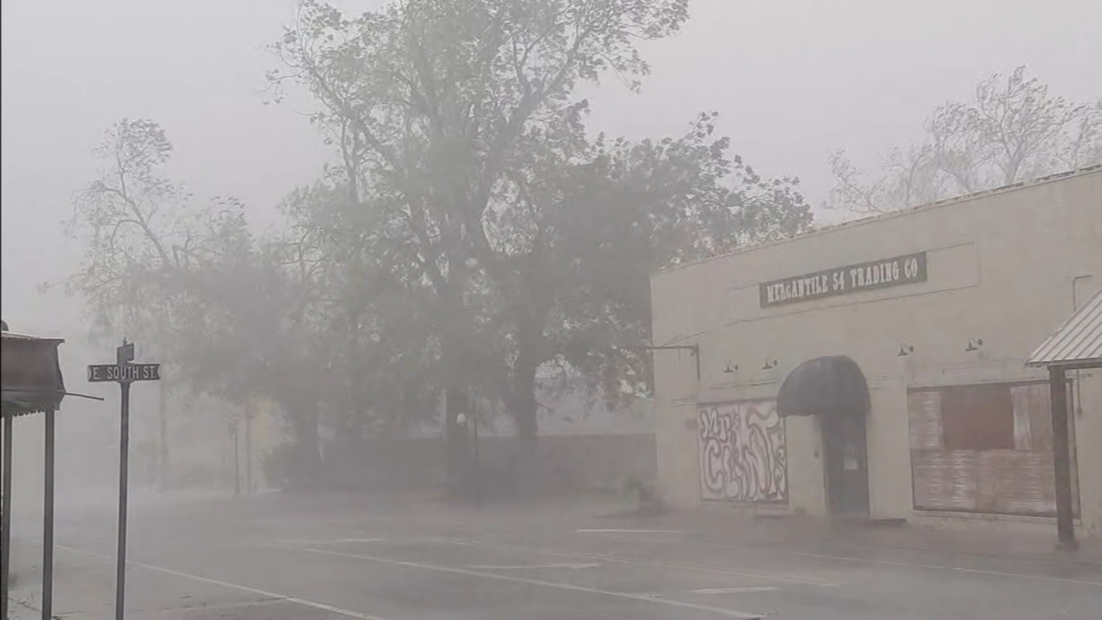 Video from Welsh, Louisiana as Hurricane Delta comes in ABC13 Houston