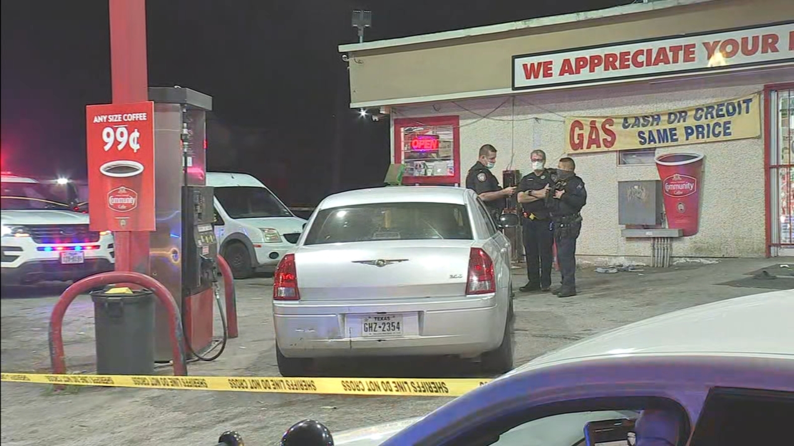 2 men, 1 woman injured in shooting over NE Houston parking spot