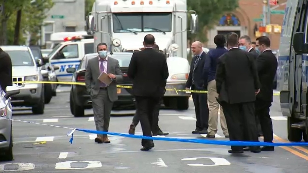 Man shot twice in head while sitting in car in NYC