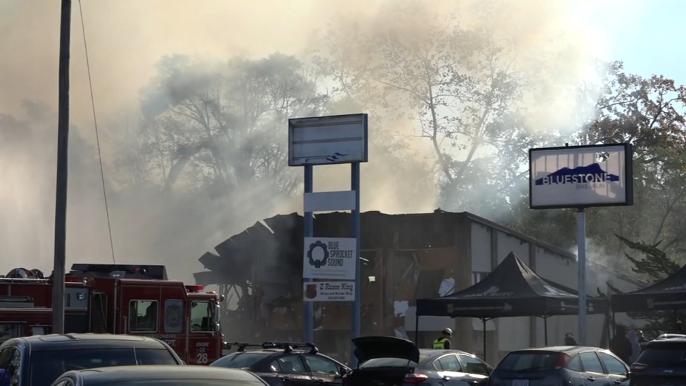 5 injured in explosion at Virginia shopping center