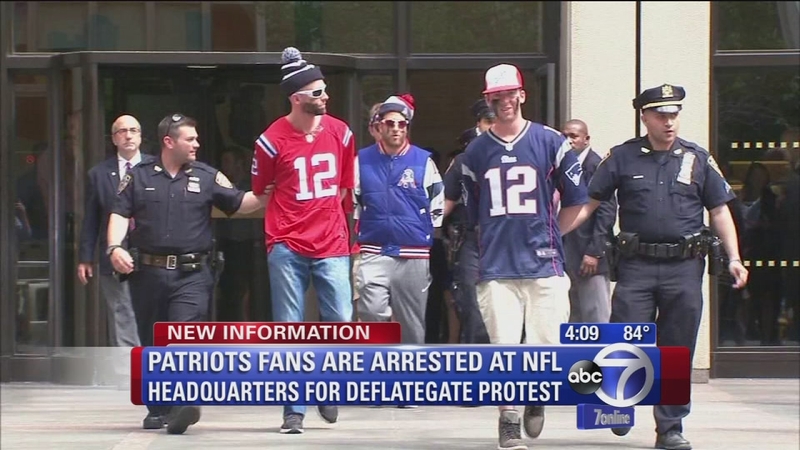 Freetombrady Protesters Handcuff Themselves Inside Nfl Offices