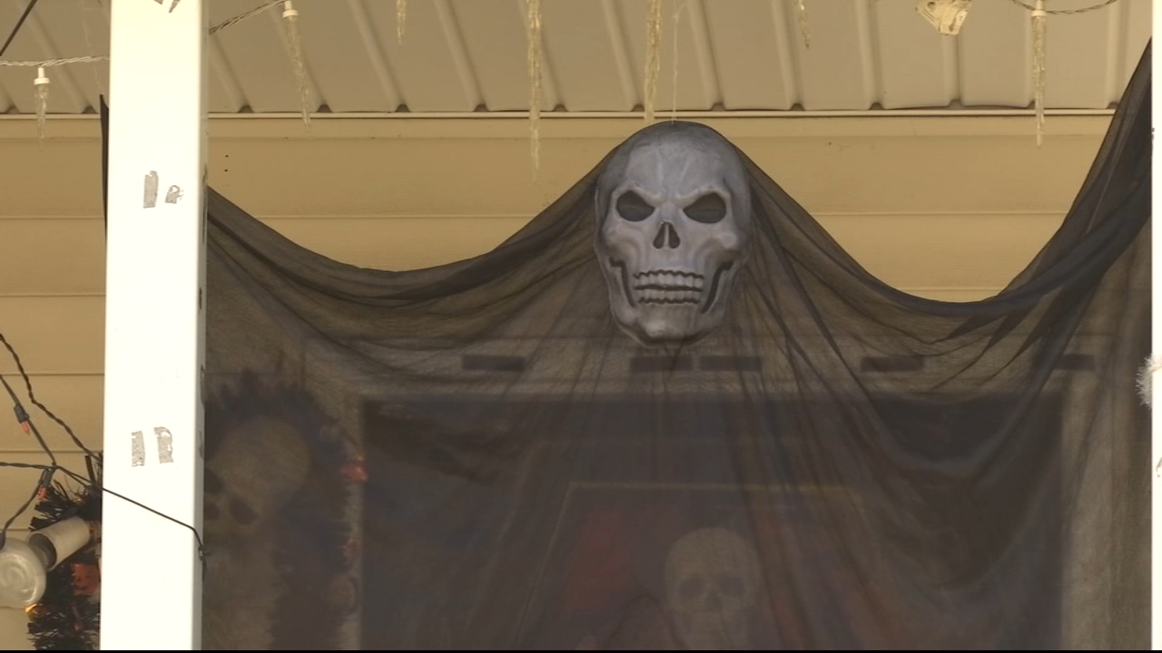 NJ police department offering signs to politely turn away trick-or-treaters: 'No candy this year'