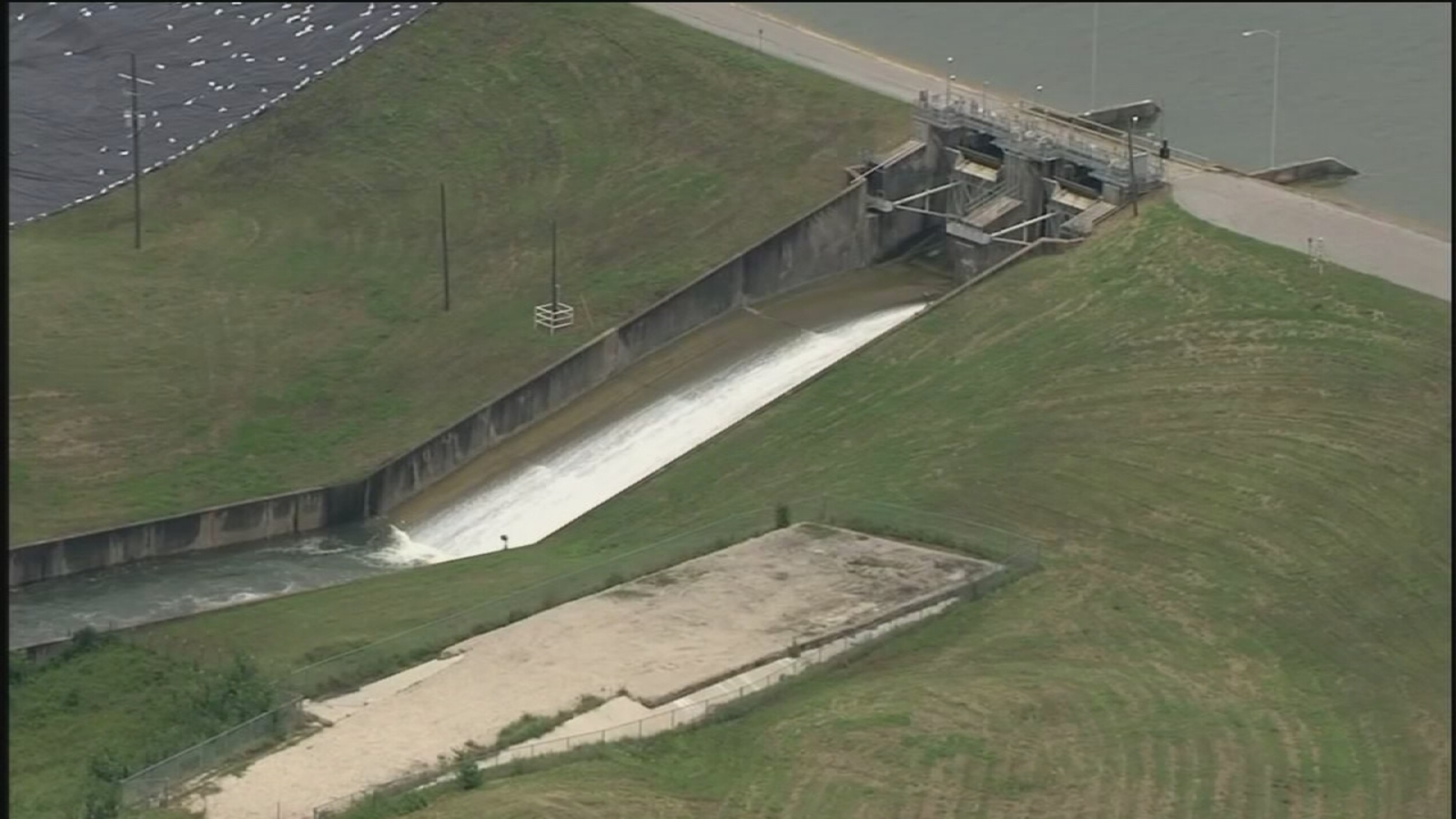 Residents, visitors keeping eye on dam in Montgomery Co. ABC13 Houston