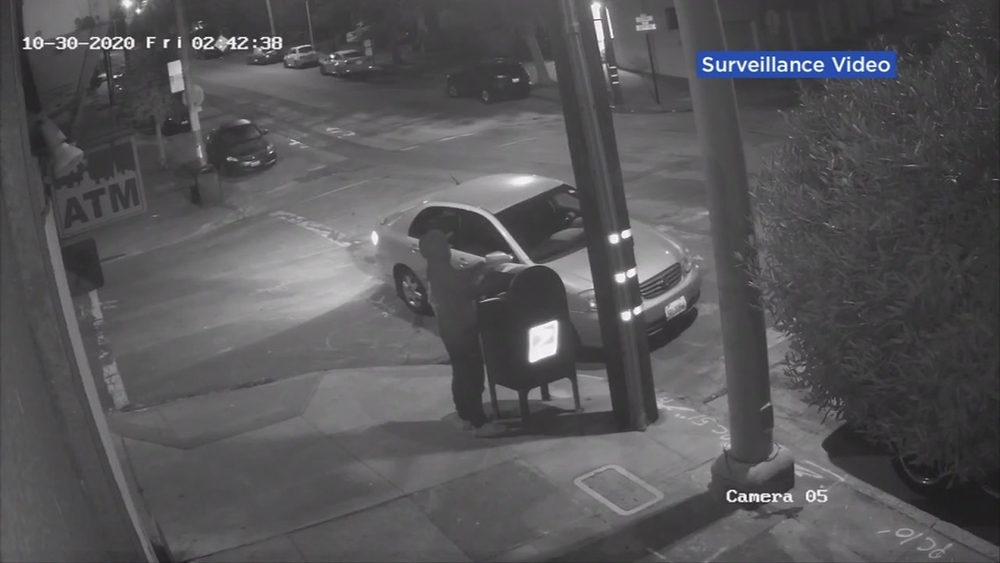 SF store owner witnesses mailbox break-in at 20th, Castro streets