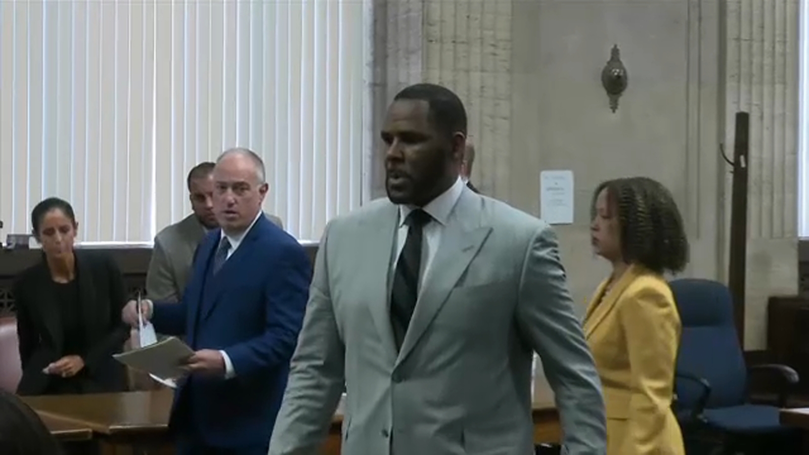 R Kelly in jail: Federal judge sets trial date in Chicago sex abuse ...