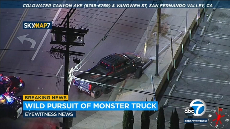 Chase Ends In North Hollywood After Large Truck Crashes Into Light Pole Abc7 Los Angeles