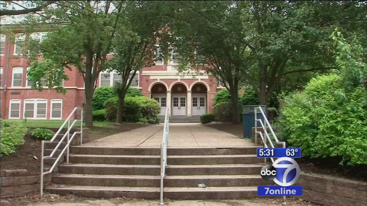1 Day After Student Brings Gun To Maplewood Middle School High School Student Caught With Gun Knife Abc7 New York