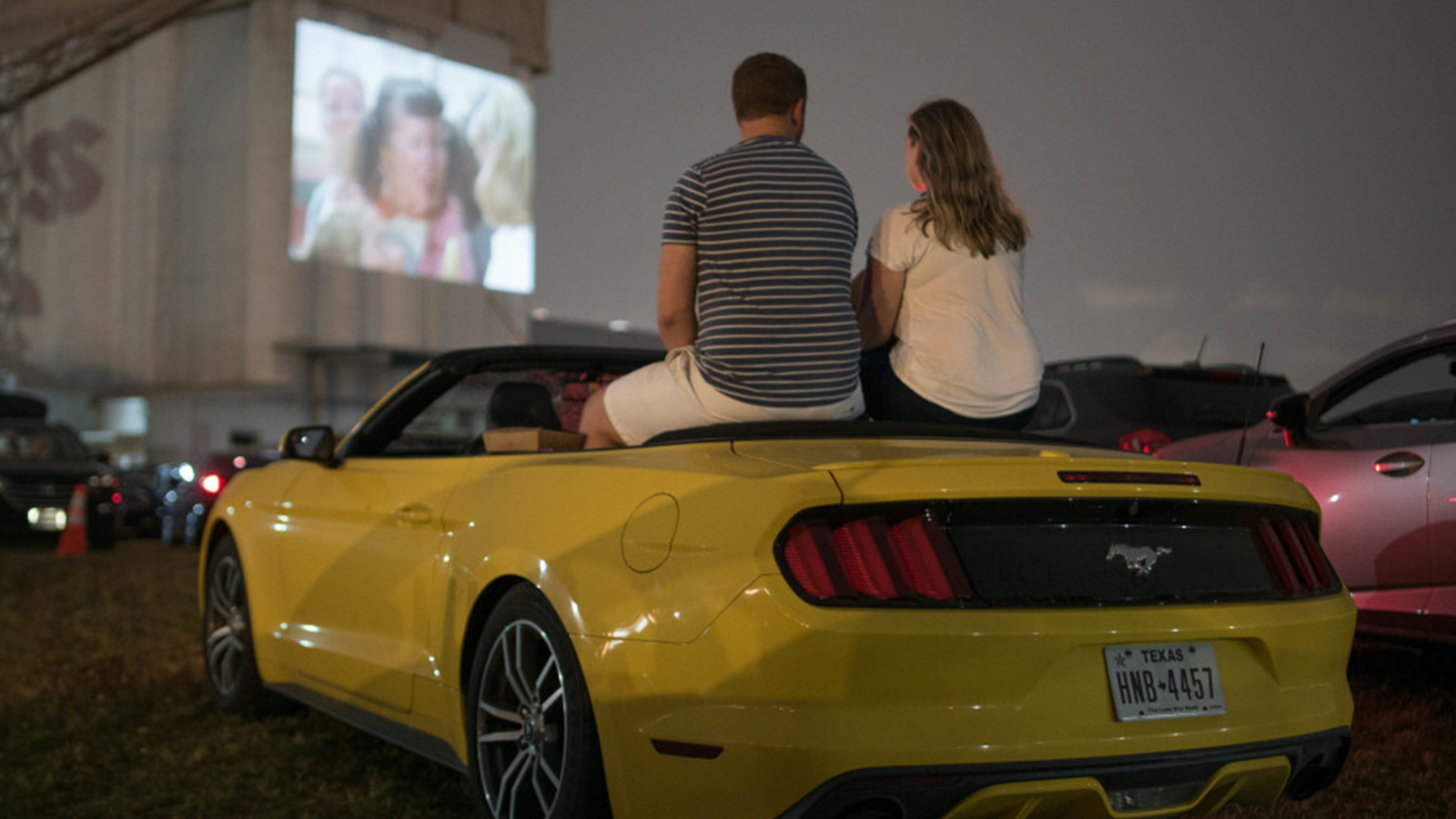 Popular drivein theater puts the brakes on Heightsarea location