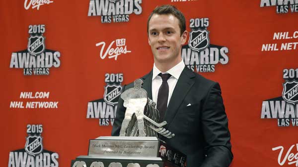 Chicago Blackhawks Captain Jonathan Toews wins Messier Leadership Award ...