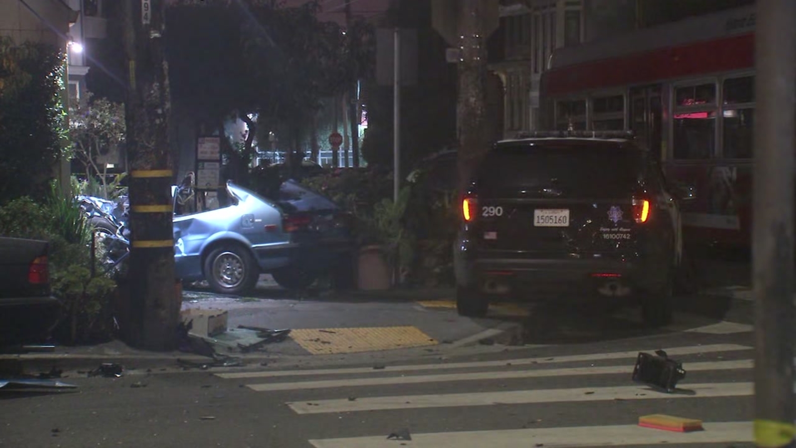 Robbery Suspect S Car Crashes Into House After San Francisco Police Chase Abc7 San Francisco