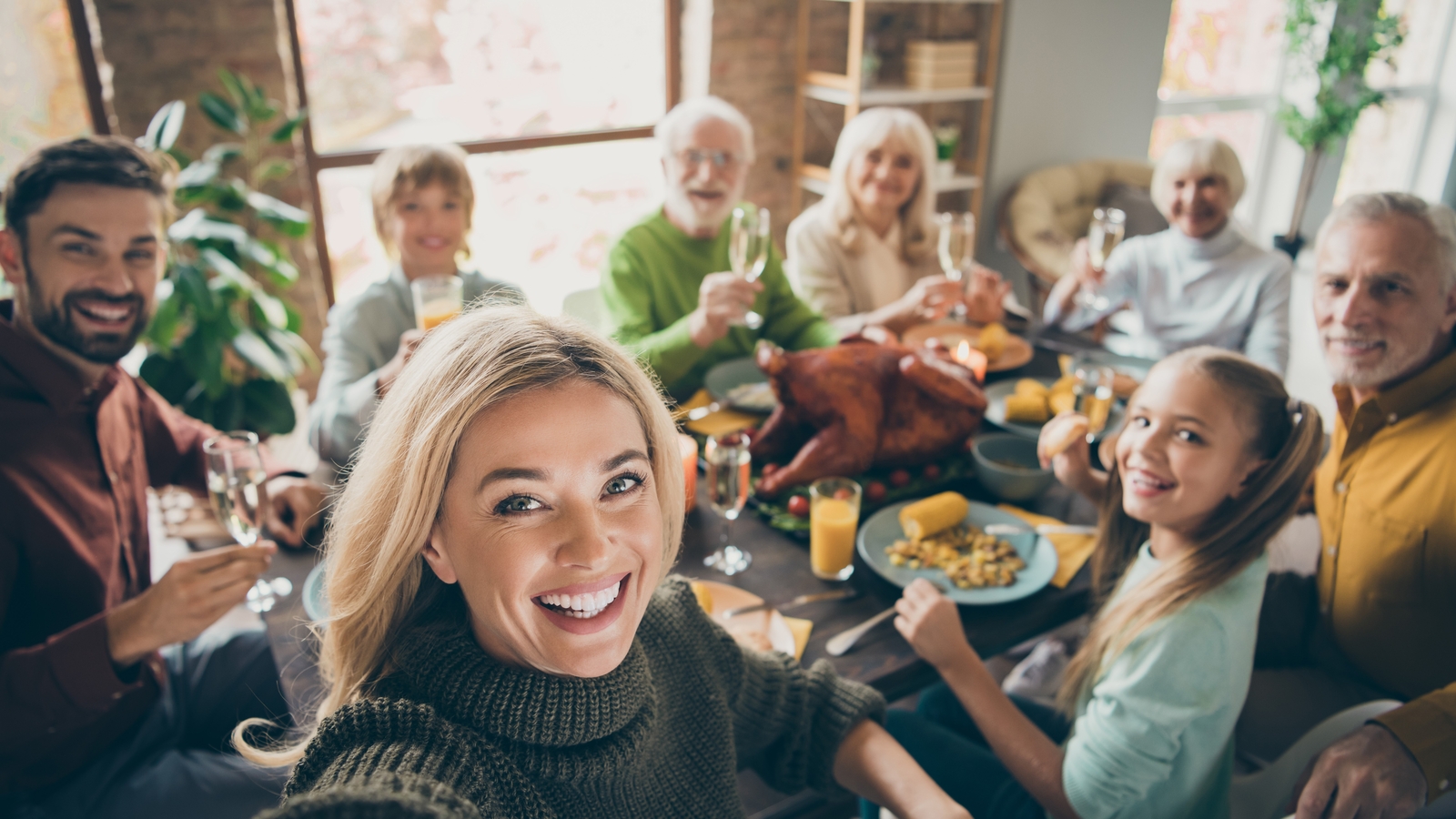 Etiquette tips to navigate Thanksgiving dinner table conversation - Vimarsana News