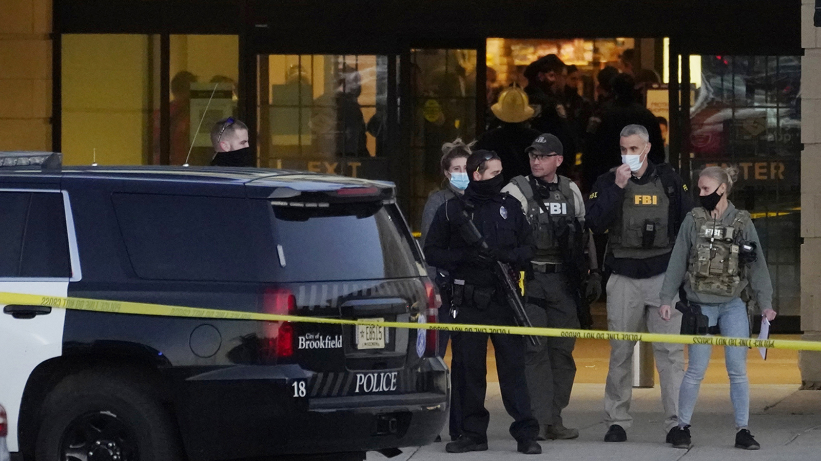 Police 8 injured in Wisconsin mall shooting; suspect sought ABC13