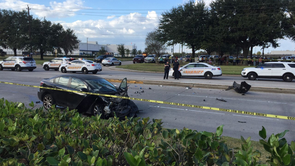 Teen girl killed in north Houston crash